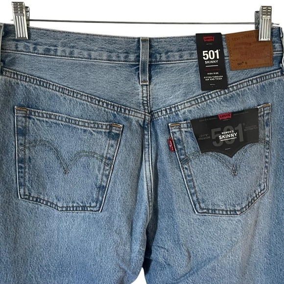 NWT Levi's 501 Men's Blue Distressed Man Jeans size 31x28 - Picture 6 of 7